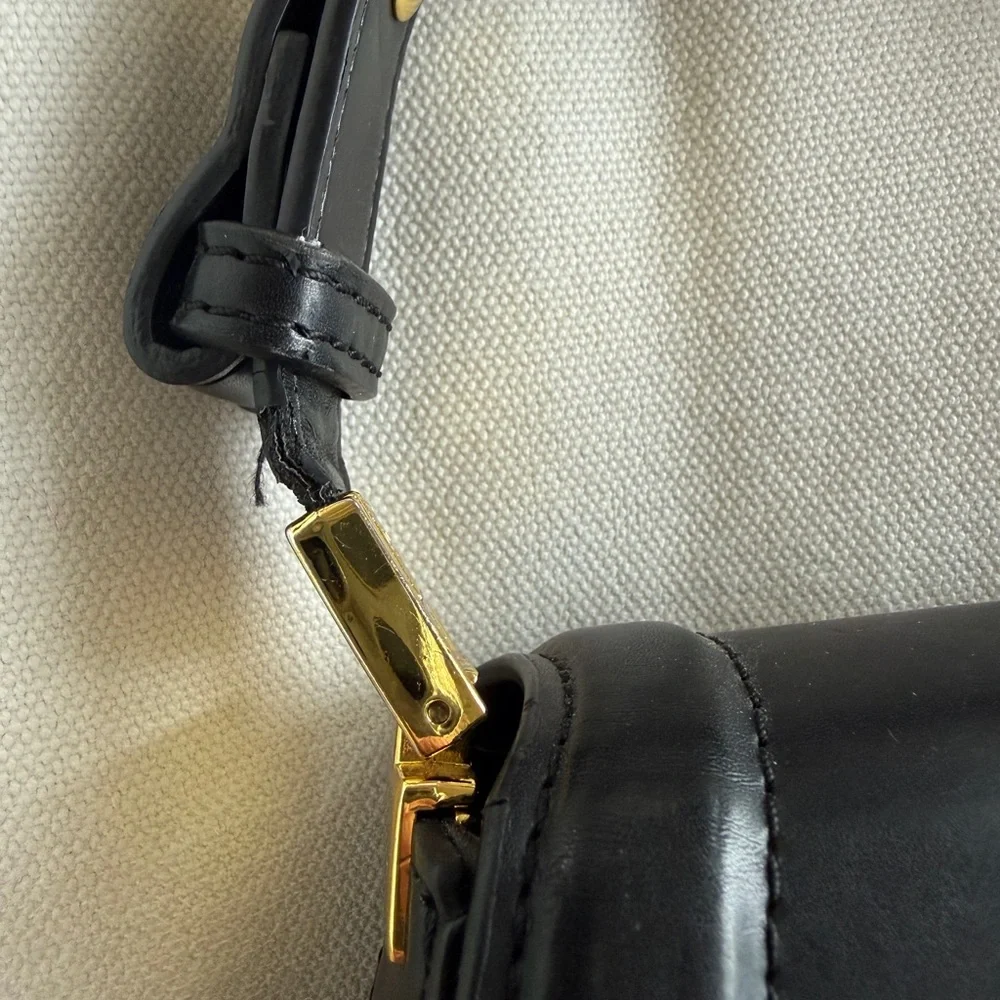 JW PEI Black shoulder bag with Gold-Tone Accents - Picture 4 of 6